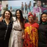 A renderla viva � la 42enne direttrice artistica Vanessa Mastrocessario Silva. In foto � la prima a sinistra e posa assieme alla mediatrice culturale Larissa Di Lauro Amorim, ad Ana Estrela e alla figlia di quest'ultima: Laina